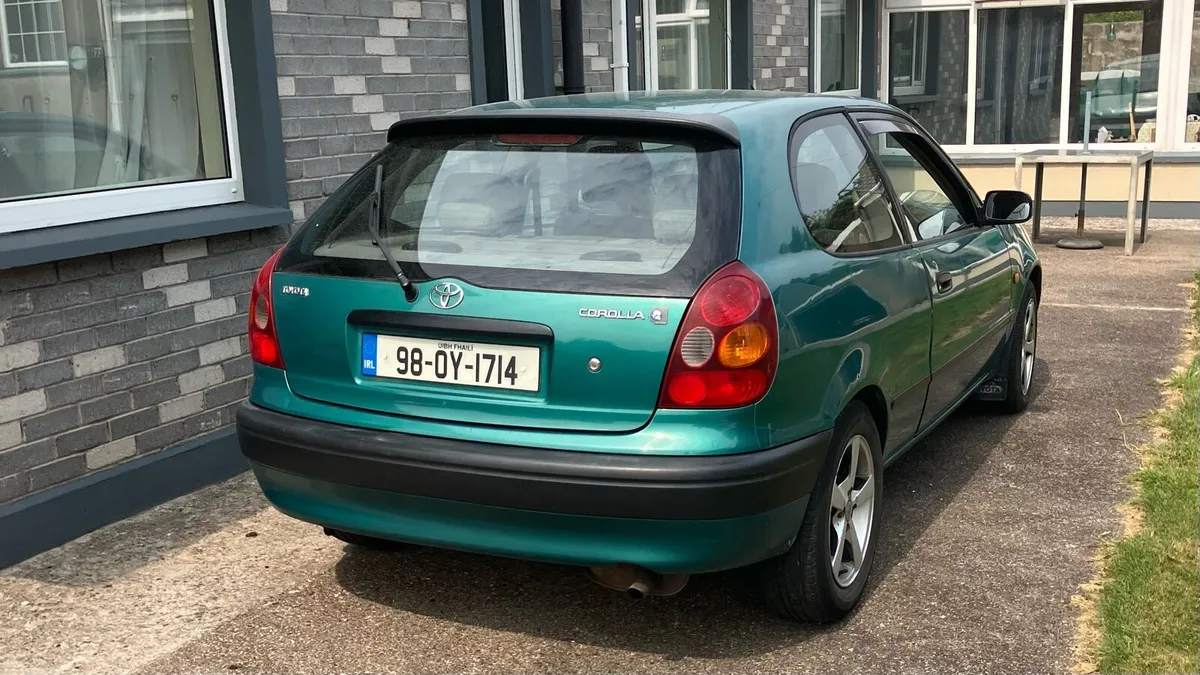 Toyota corolla 1.3 - Image 4