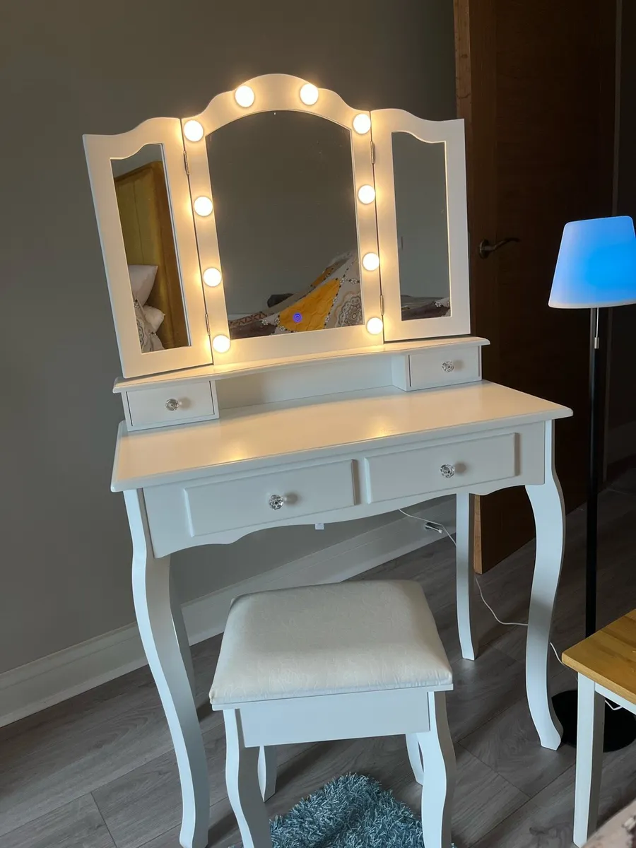 Dressing table - Image 2
