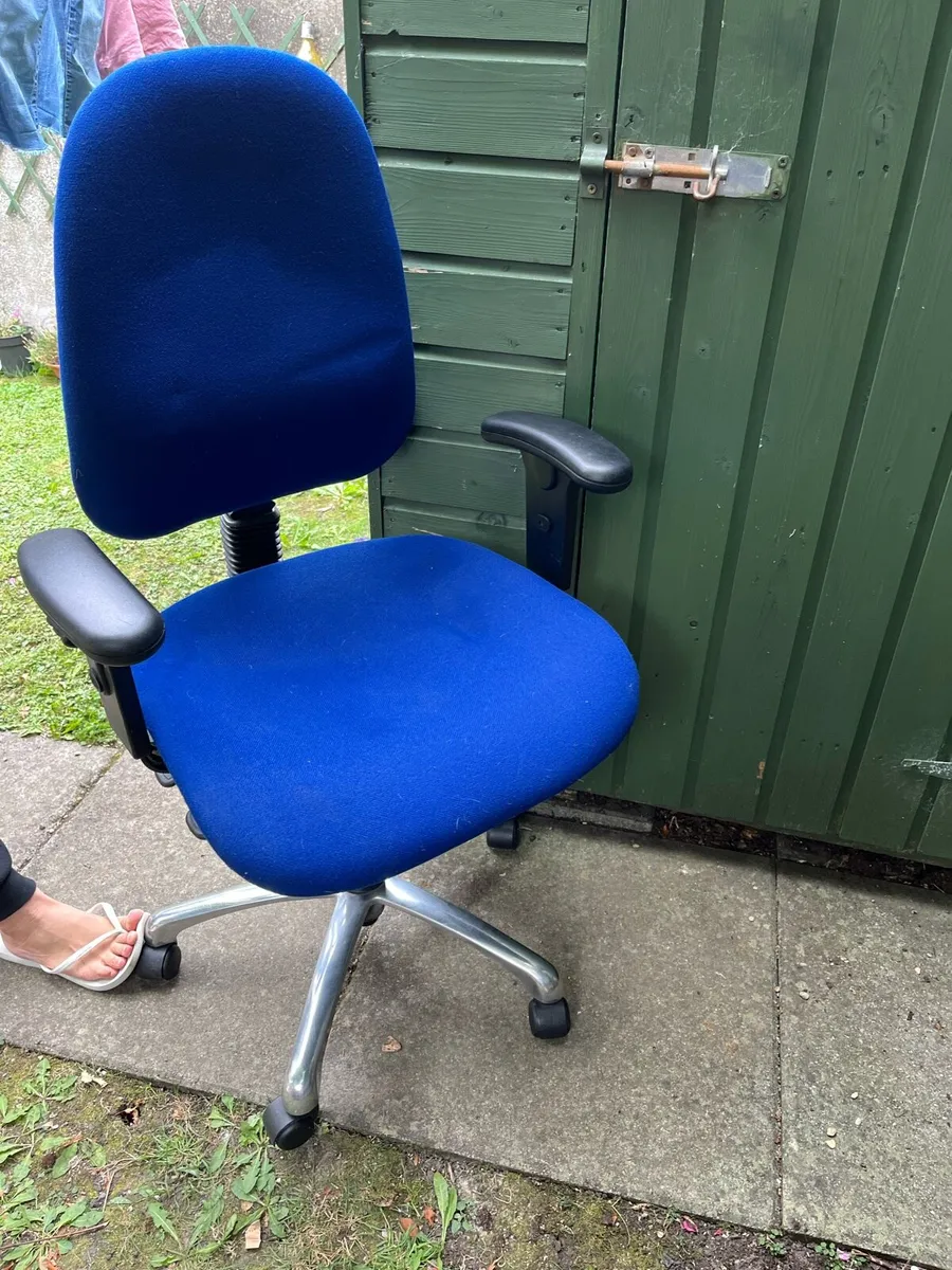 Office chair - Image 1