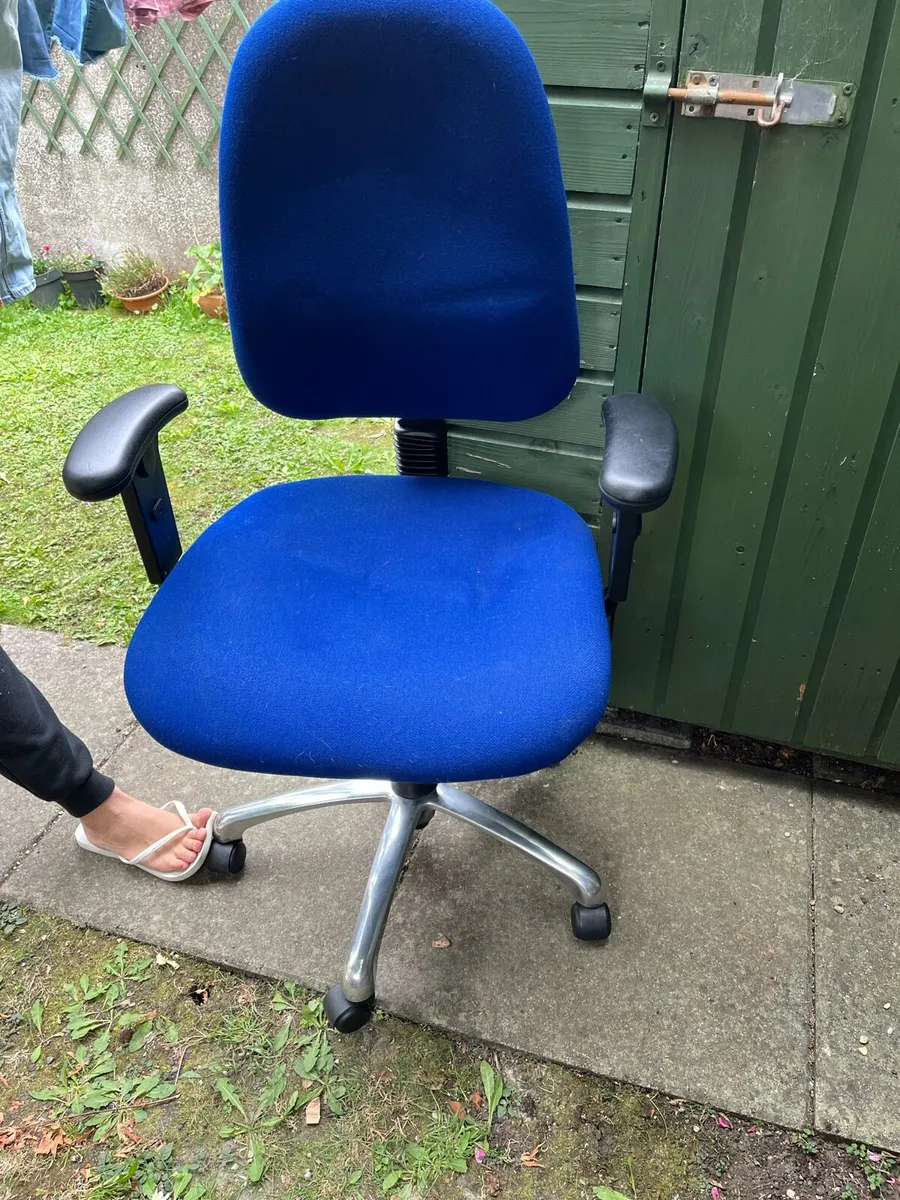Office chair - Image 2