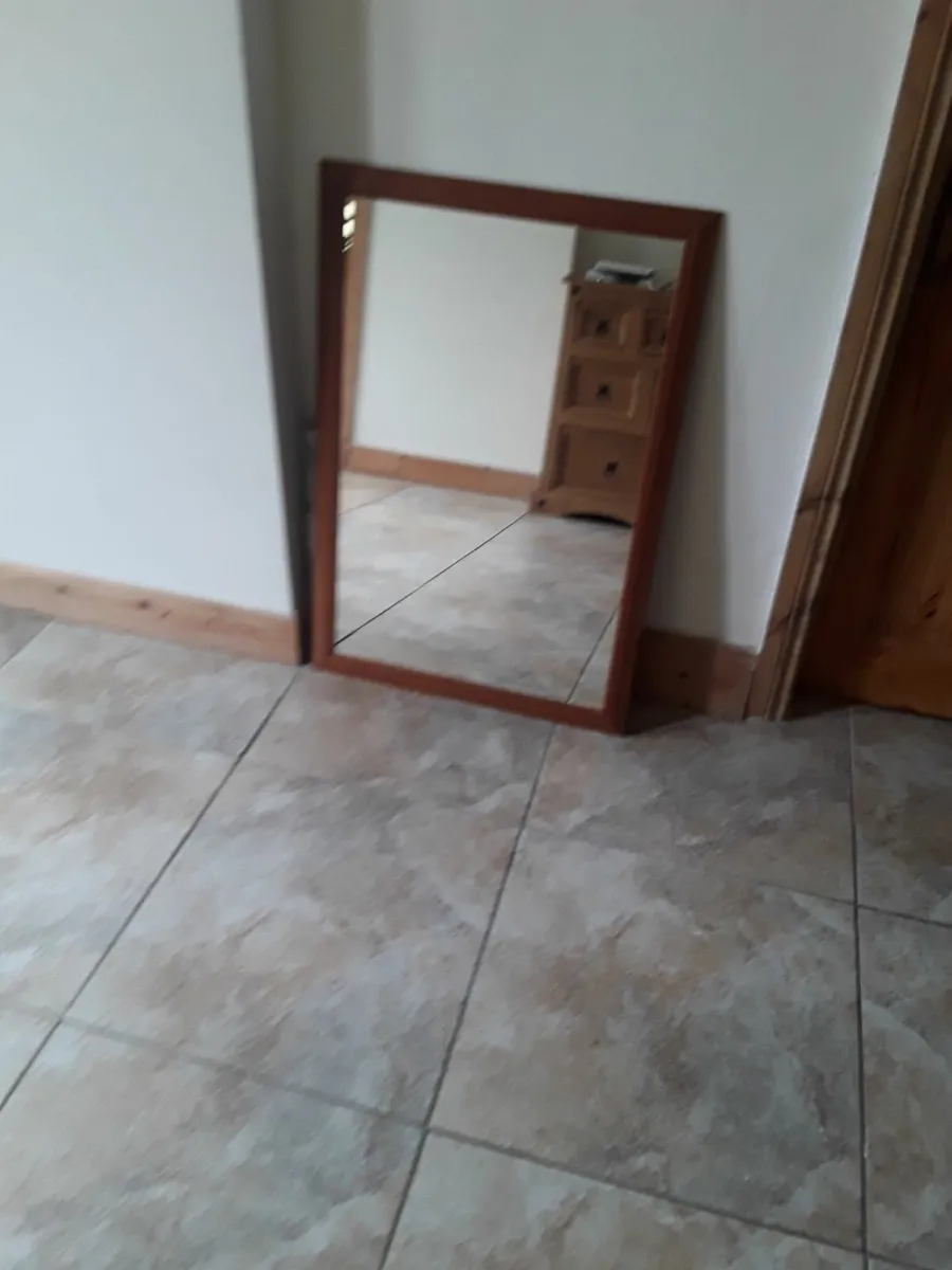Large mirror in new condition - Image 4