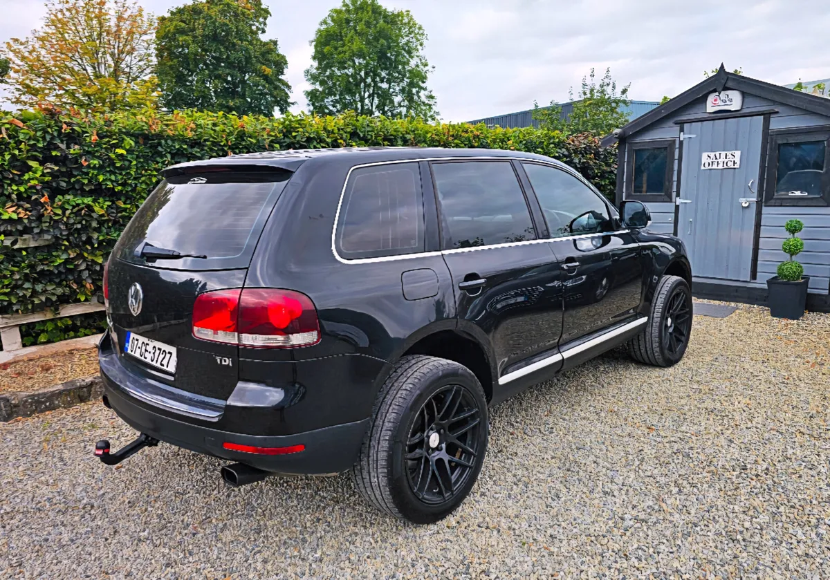 07 Volkswagen Touareg CREWCAB CVRT 04/26 TAX 08/26 - Image 4