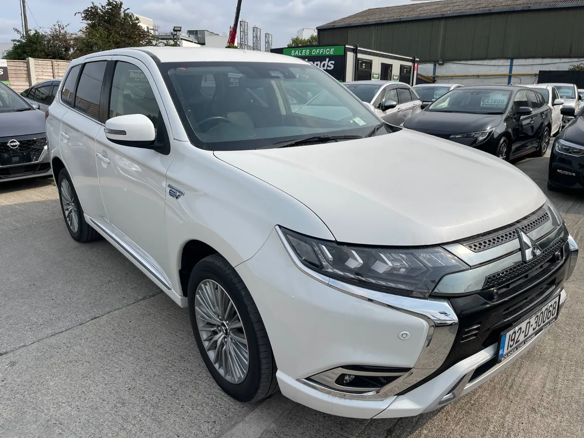 192 Mitsubishi Outlander Hybrid 2.4 Phev Automatic - Image 2