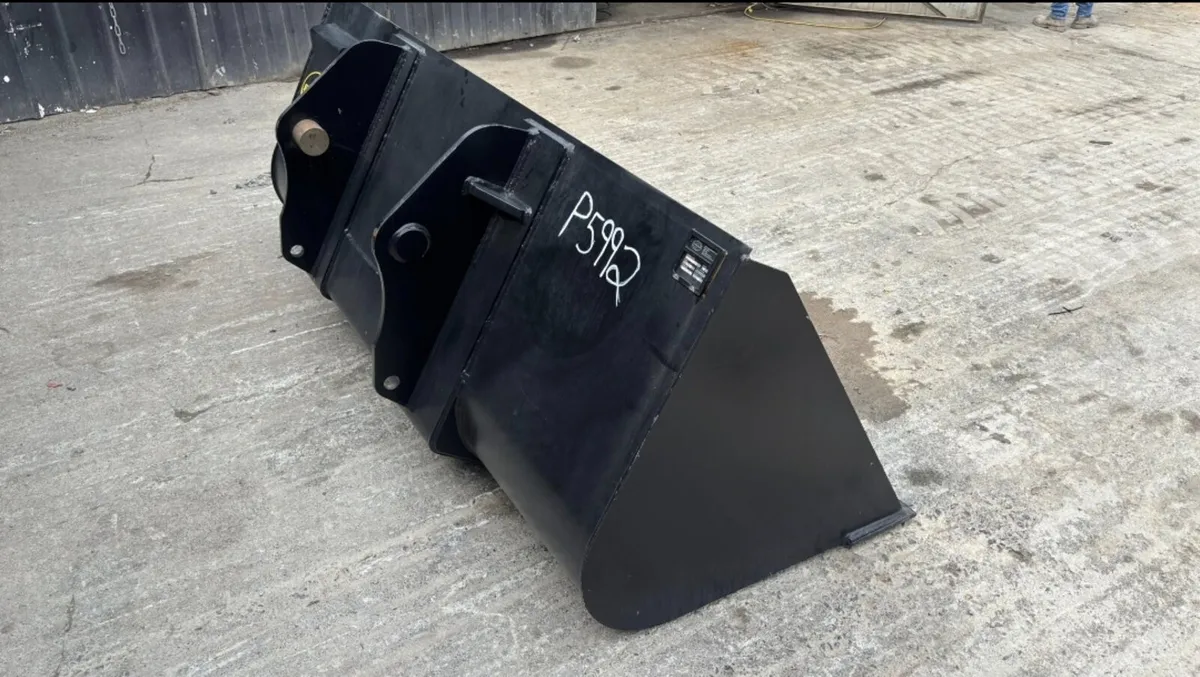 Strickland 90" Loading Bucket to suit Telehandlers - Image 4