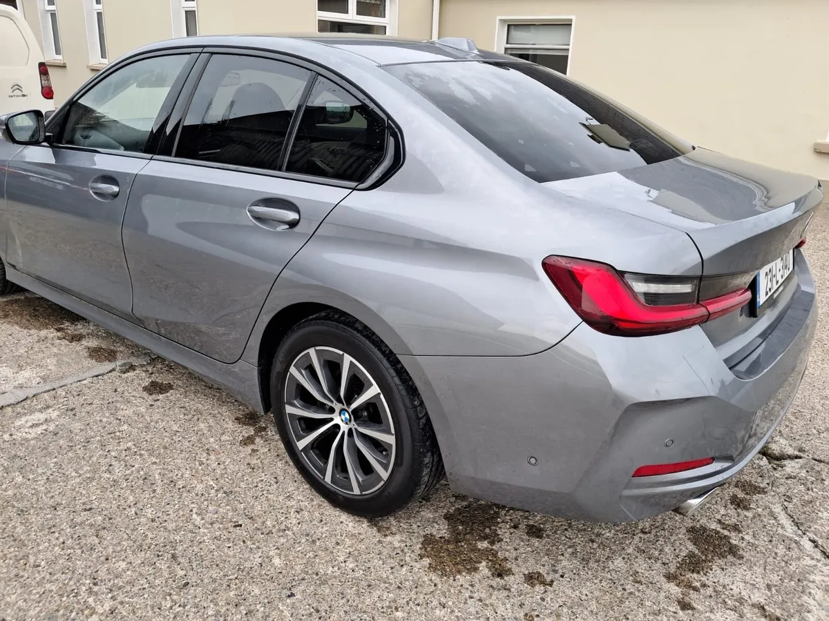 BMW 3-Series 2023 - Image 2