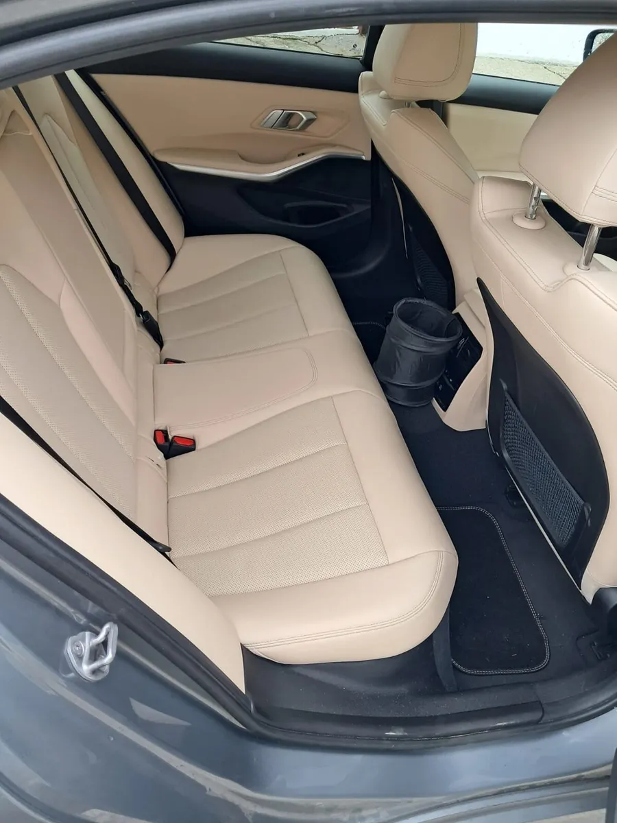 BMW 3-Series 2023 - Image 3