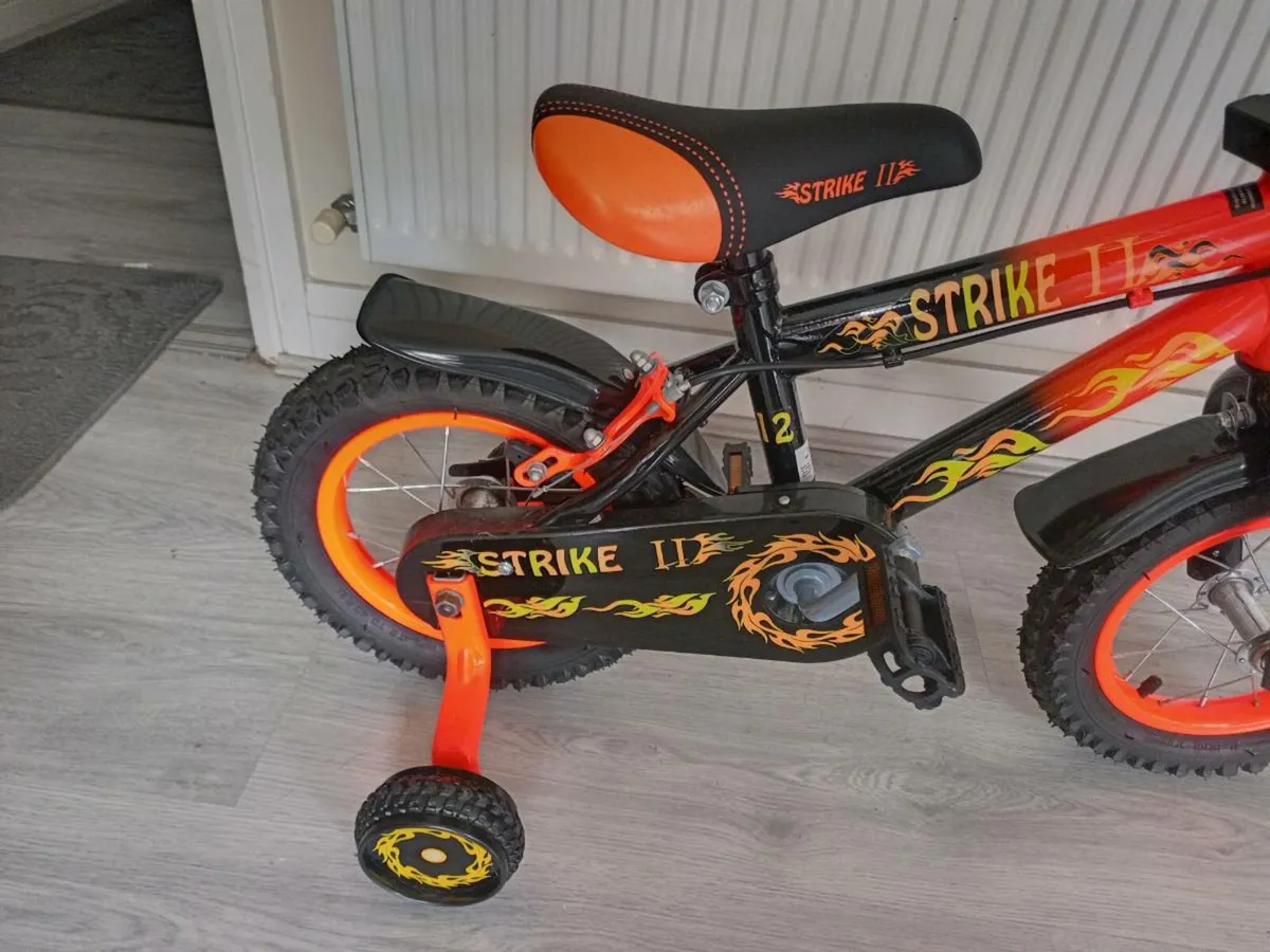 Kids strike bike size 12 inch wheels. - Image 3