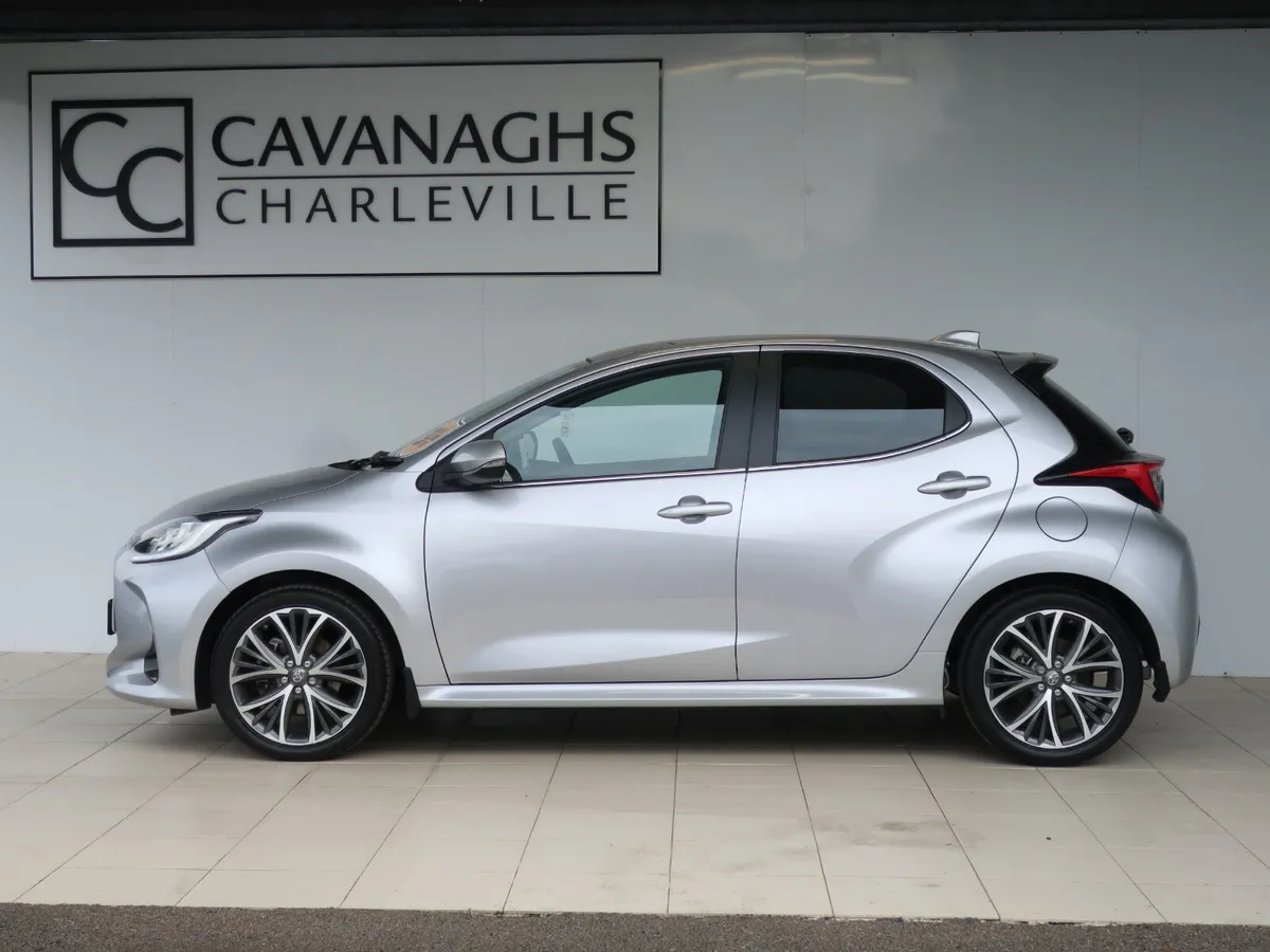 2023 TOYOTA YARIS HYBRID 1.5 PLATINUM 4DR AUTO - Image 2