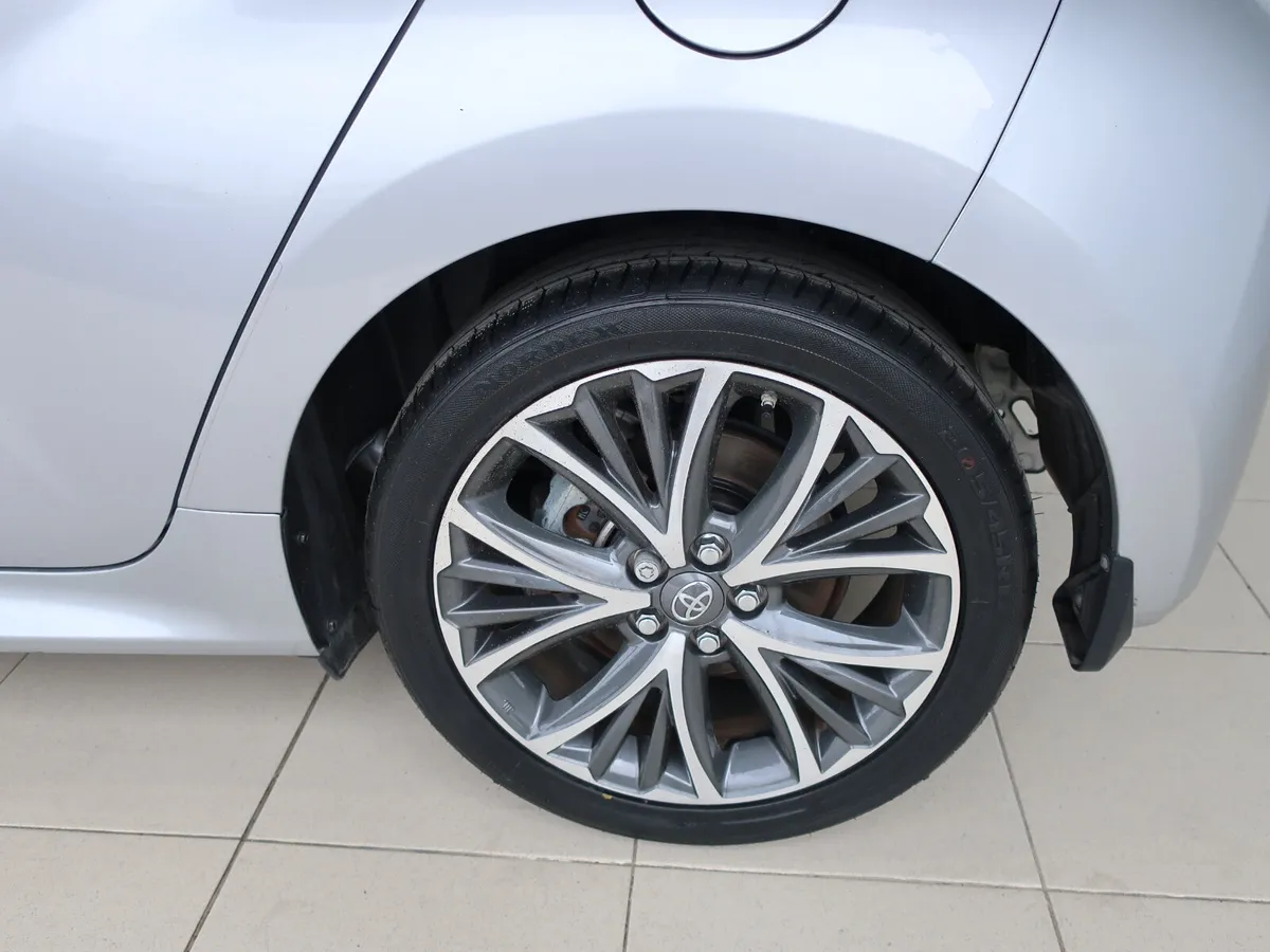 2023 TOYOTA YARIS HYBRID 1.5 PLATINUM 4DR AUTO - Image 4