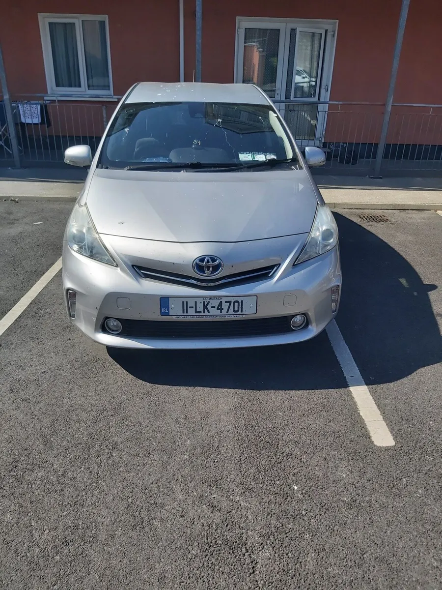 Toyota Prius Alpha 2011 - Image 1