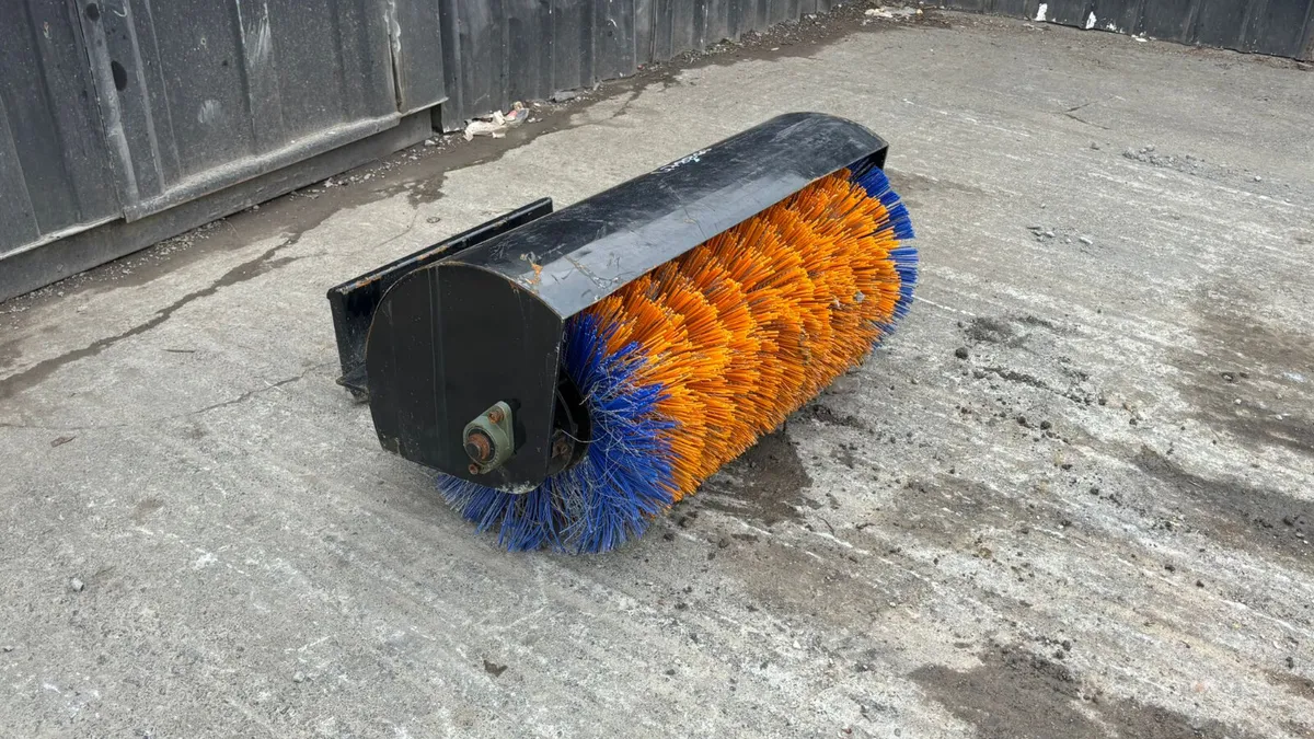 Hydraulic Sweeper – 1m Wide - Image 1