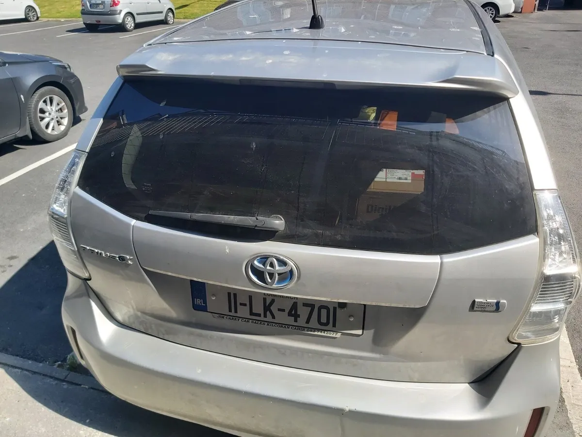 Toyota Prius Alpha 2011 - Image 4