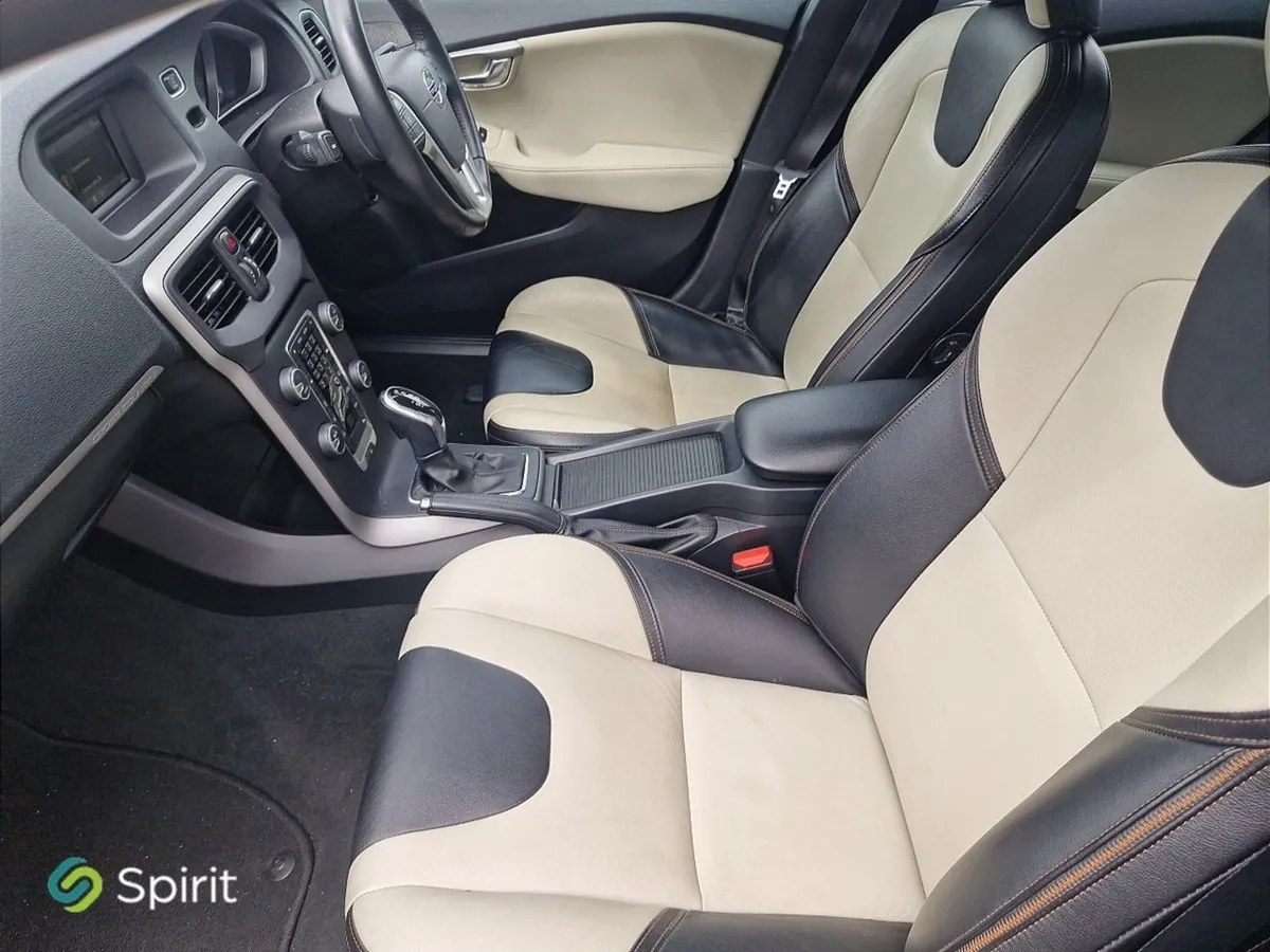 Volvo V40 D3 150hp Automatic  cross Country  Full - Image 4