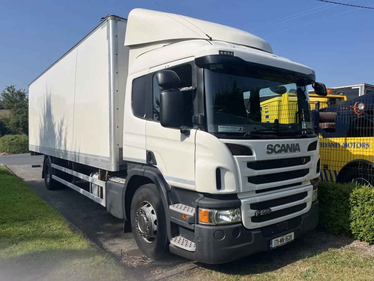2017 Scania P250 4x2 28ft Box body. Ref No: 2525 - Image 2