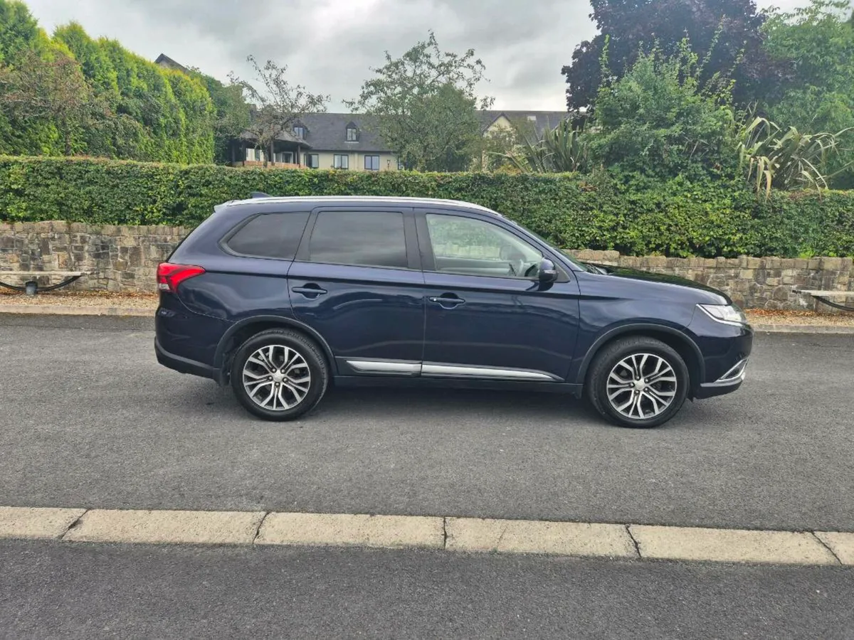 Mitsubishi Outlander 2.3 Diesel. 2018 - Image 2