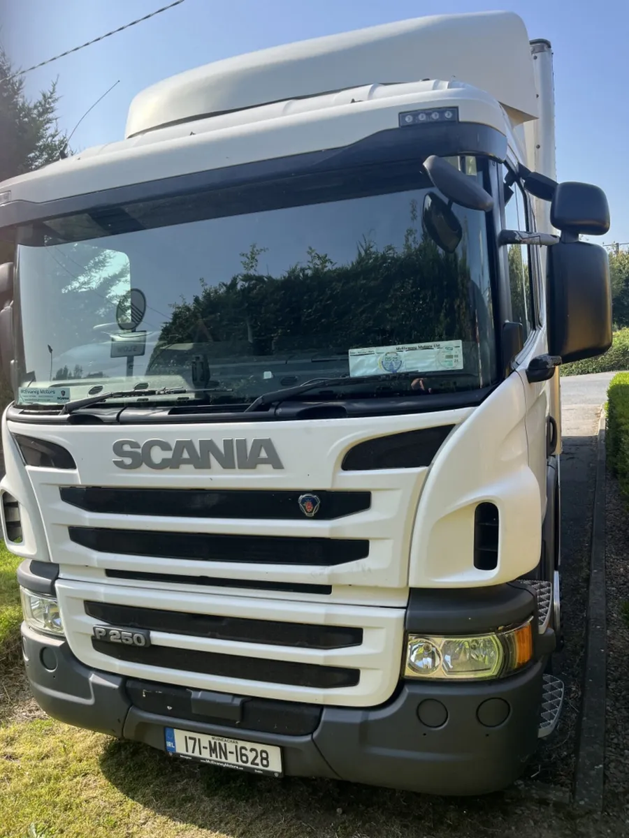 2017 Scania P250 4x2 28ft Box body. Ref No: 2525 - Image 3