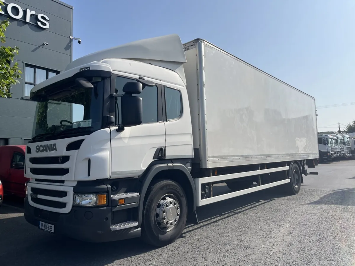 2017 Scania P250 4x2 28ft Box body. Ref No: 2525 - Image 4
