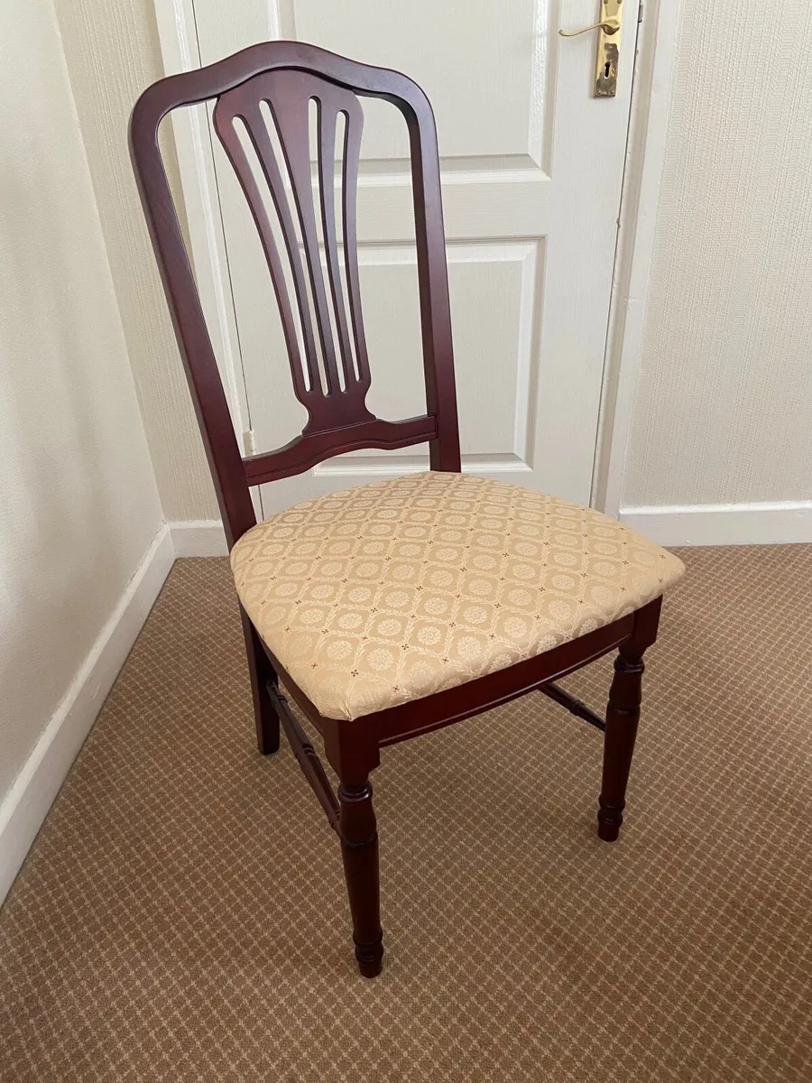Dining Table (extendable) and 6 matching chairs - Image 4