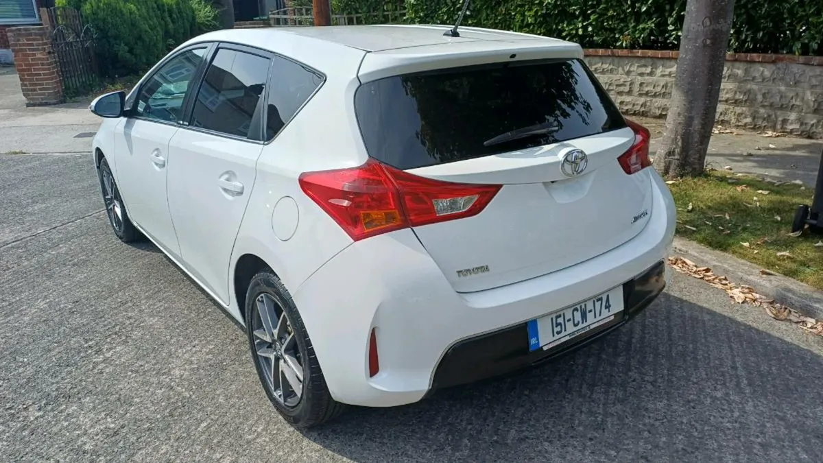 Toyota Auris d4d long nct and FSH - Image 4