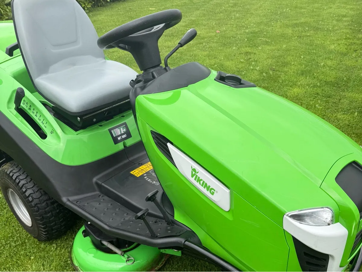 1 OWNER VIKING RIDE ON MOWER - Image 2