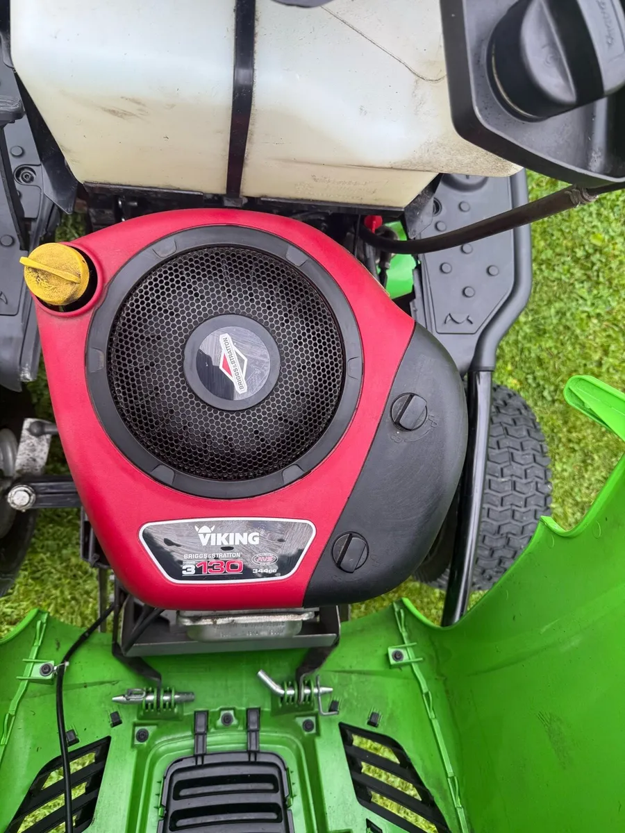 1 OWNER VIKING RIDE ON MOWER - Image 4