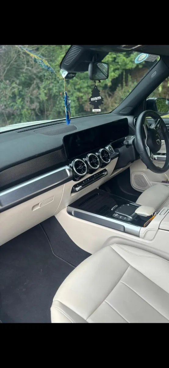 Mercedes-Benz GLB 2023 - Image 2
