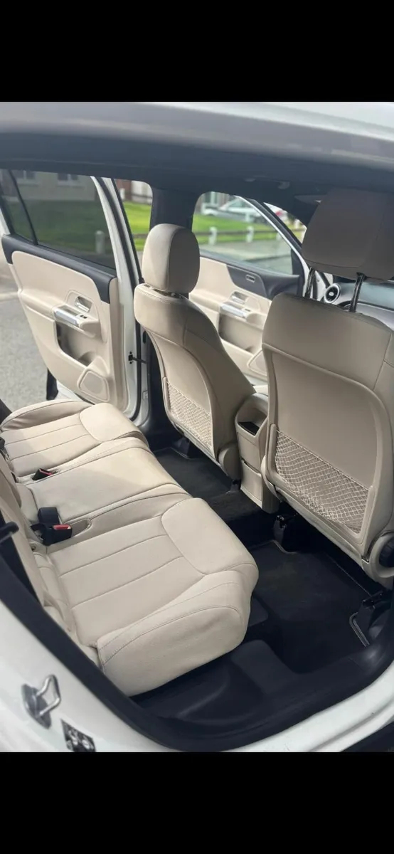 Mercedes-Benz GLB 2023 - Image 4