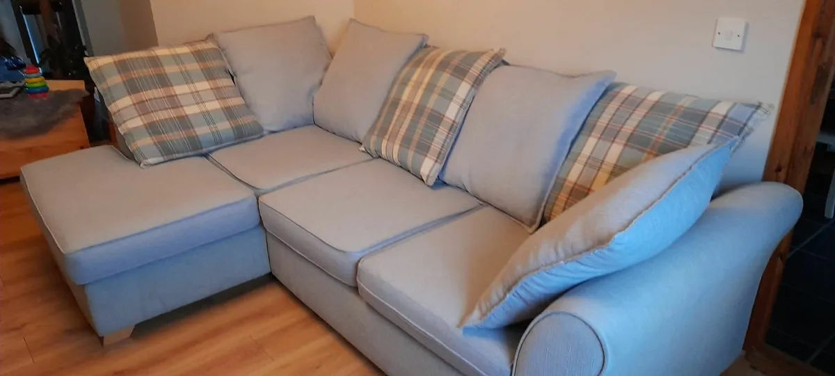 L Shaped sofa - Image 4