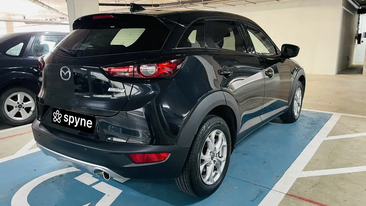 Mazda CX-3 Executive SE with a lot of accessories - Image 2