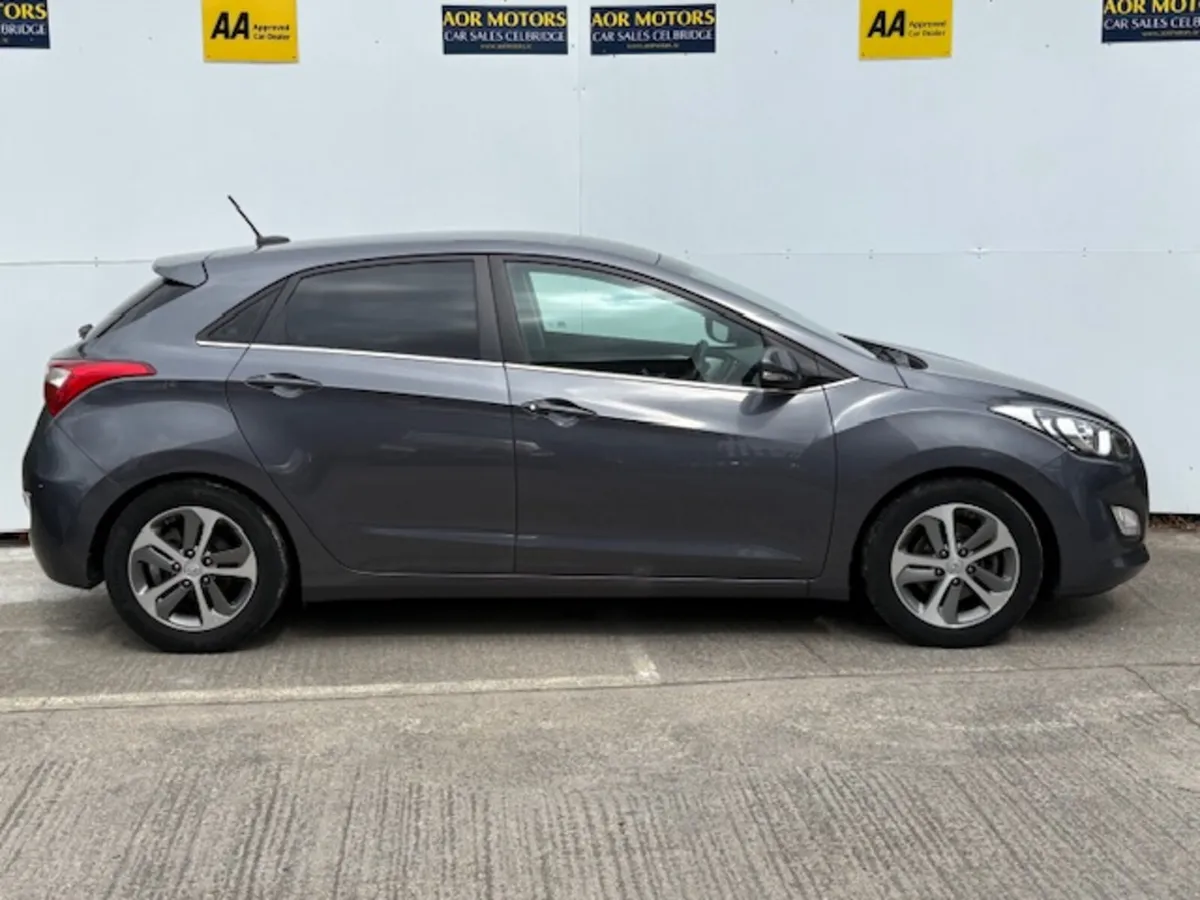 Hyundai i30 2016 DELUXE SPEC - Image 2