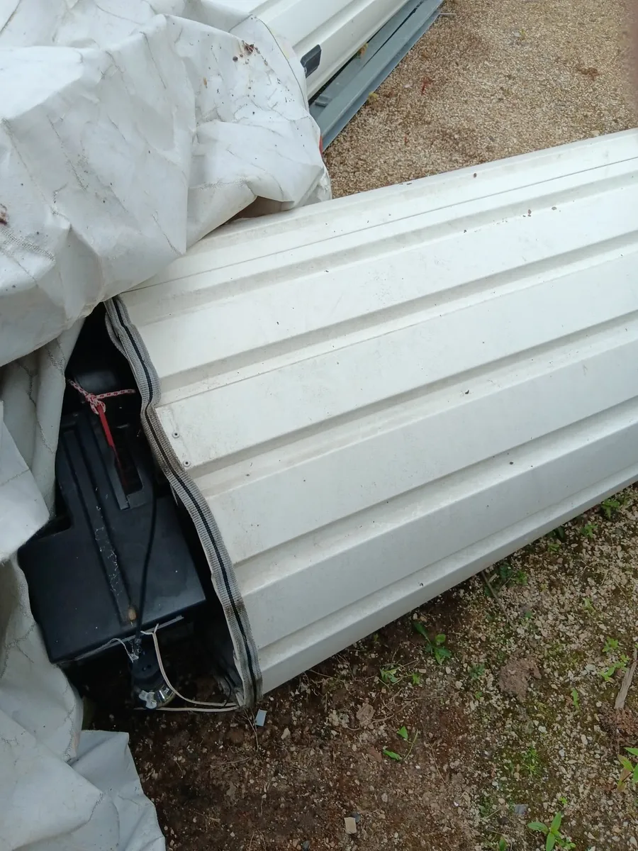 Roller garage doors - Image 1