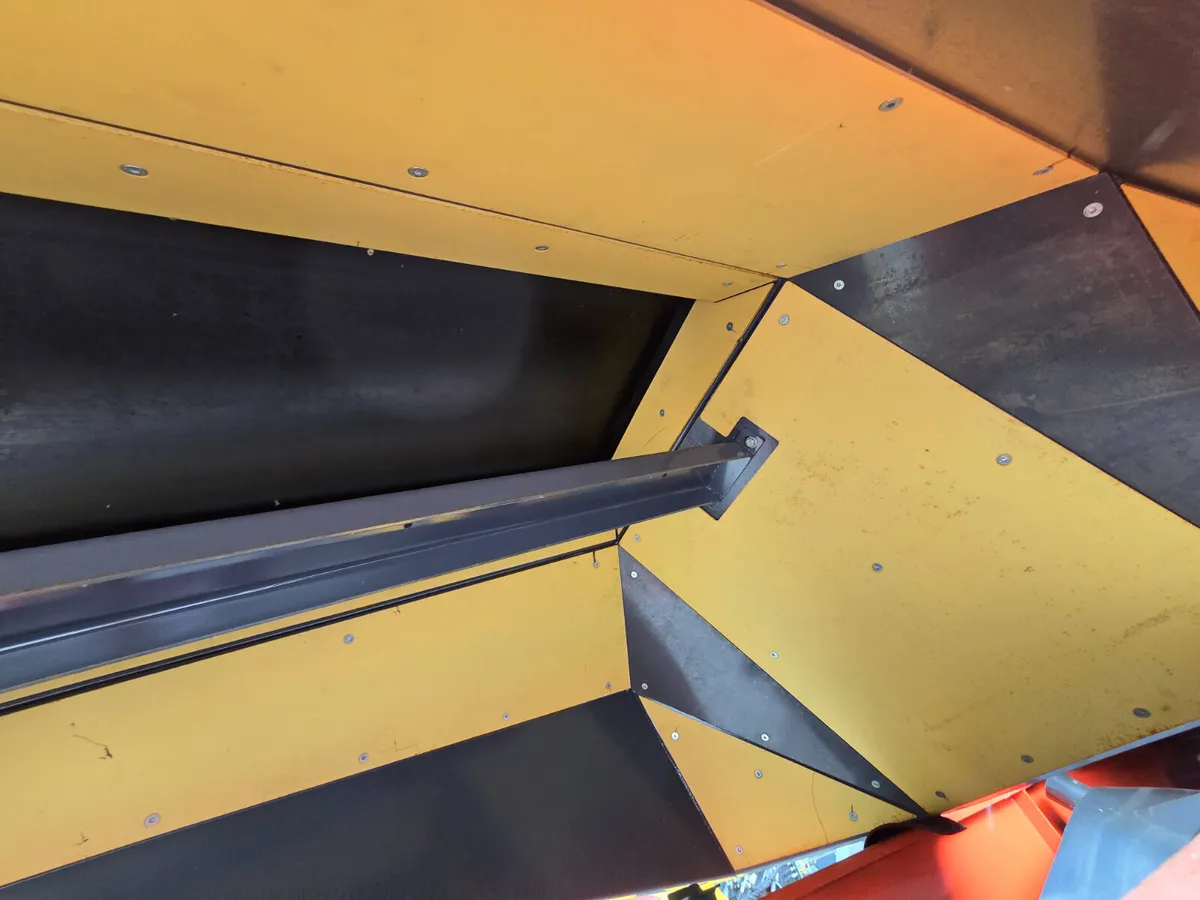 80' Tracked Conveyor for sale or hire - Image 2