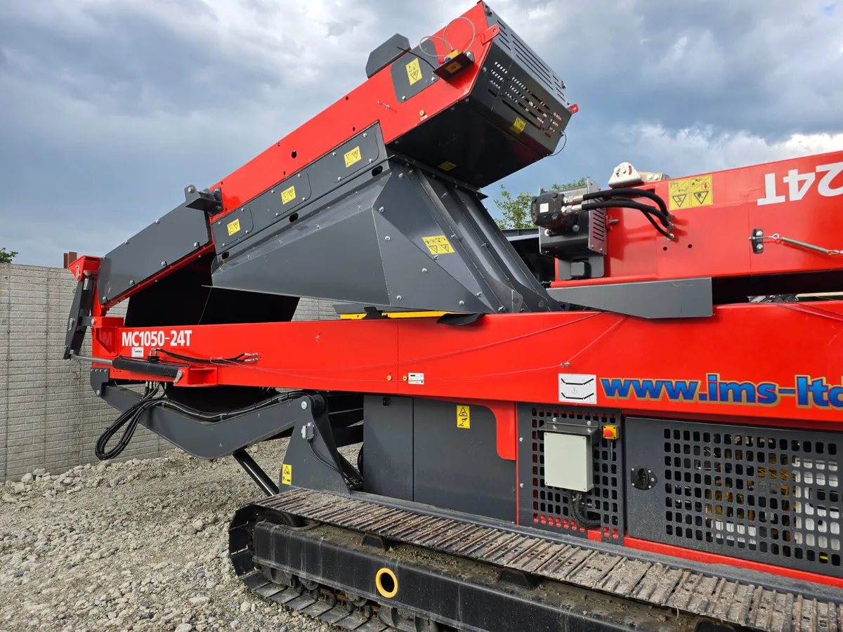 80' Tracked Conveyor for sale or hire - Image 1