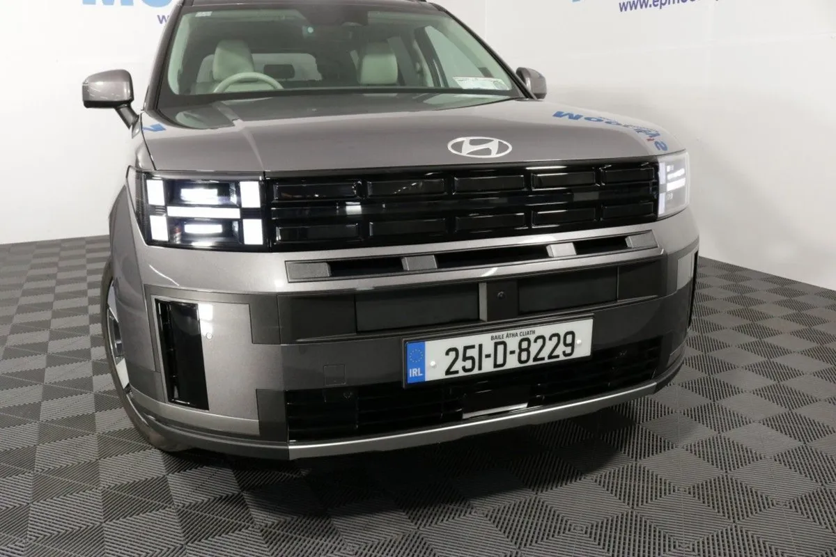 Hyundai Santa Fe Plug IN Hybrid Premium 1.6l Petr - Image 2