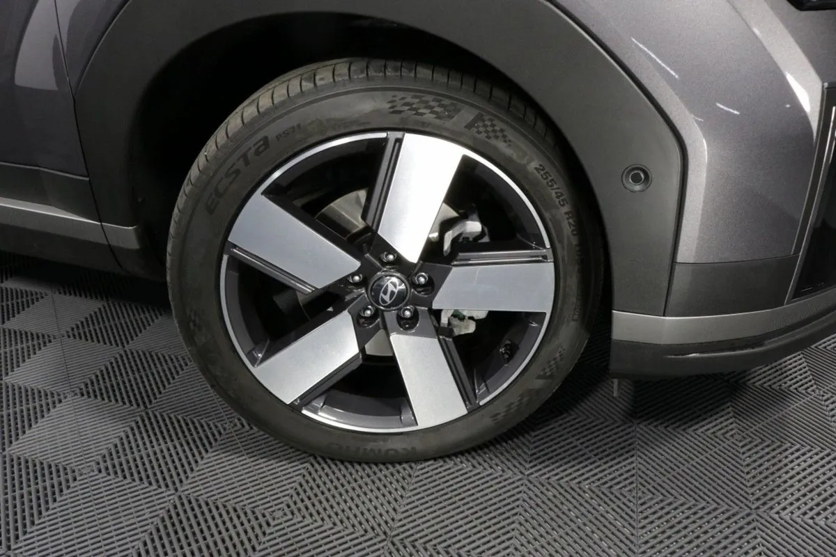 Hyundai Santa Fe Plug IN Hybrid Premium 1.6l Petr - Image 3