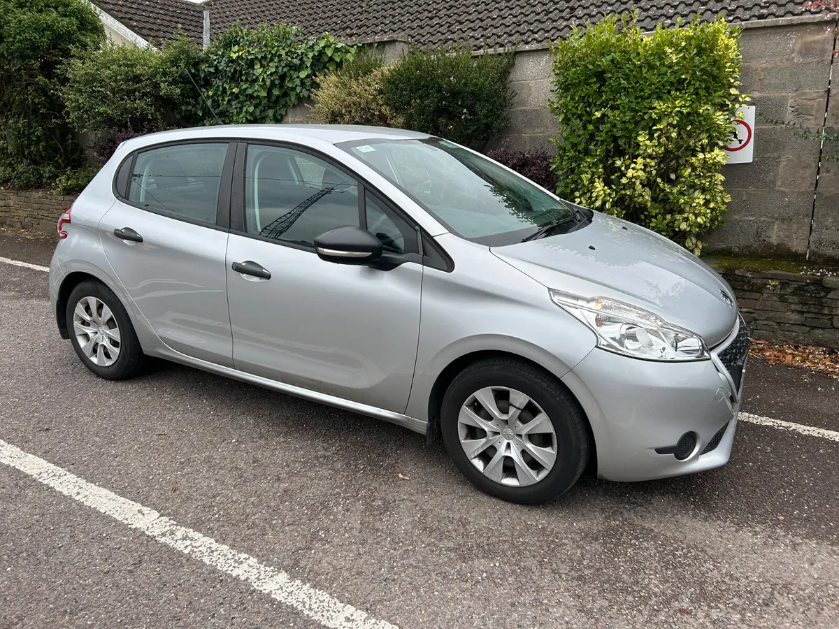 151 Peugeot 208 1.2 Petrol - Image 2