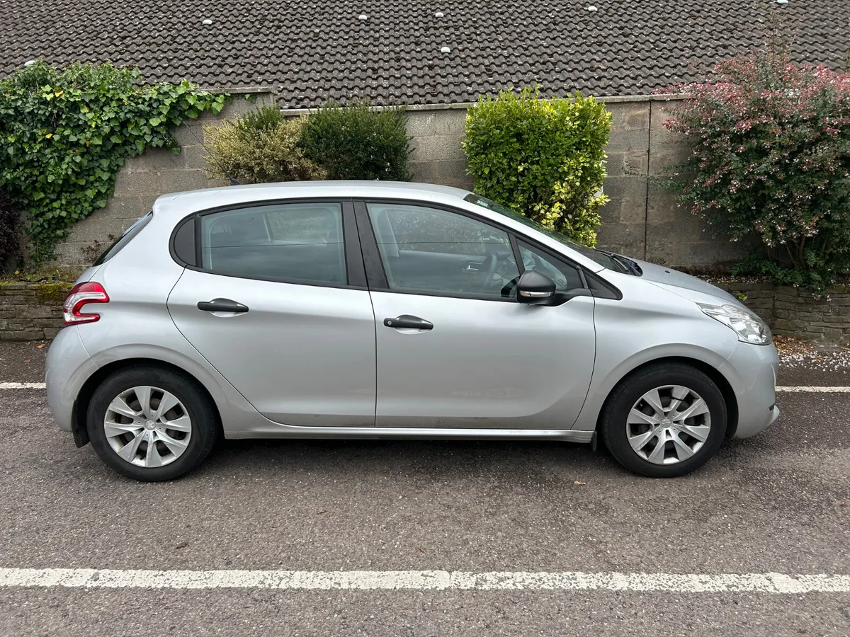 151 Peugeot 208 1.2 Petrol - Image 3