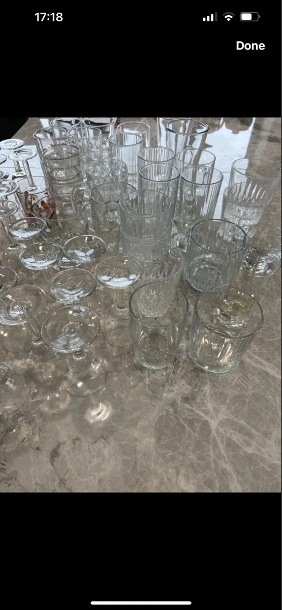 Large box of mixed drinking glasses - Image 1