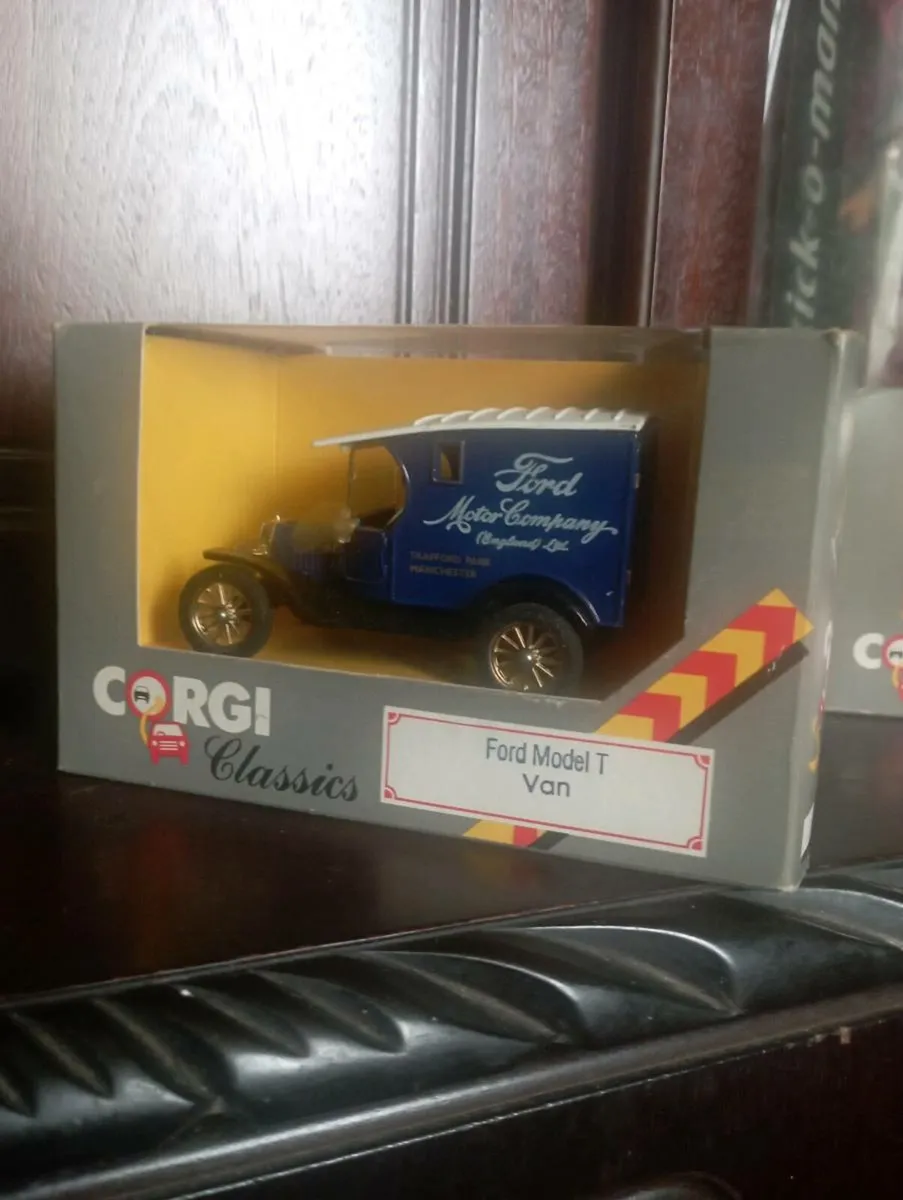CORGI DIE - CAST MODLES TRUCKS & DELIVERY VAN 🚚 - Image 3