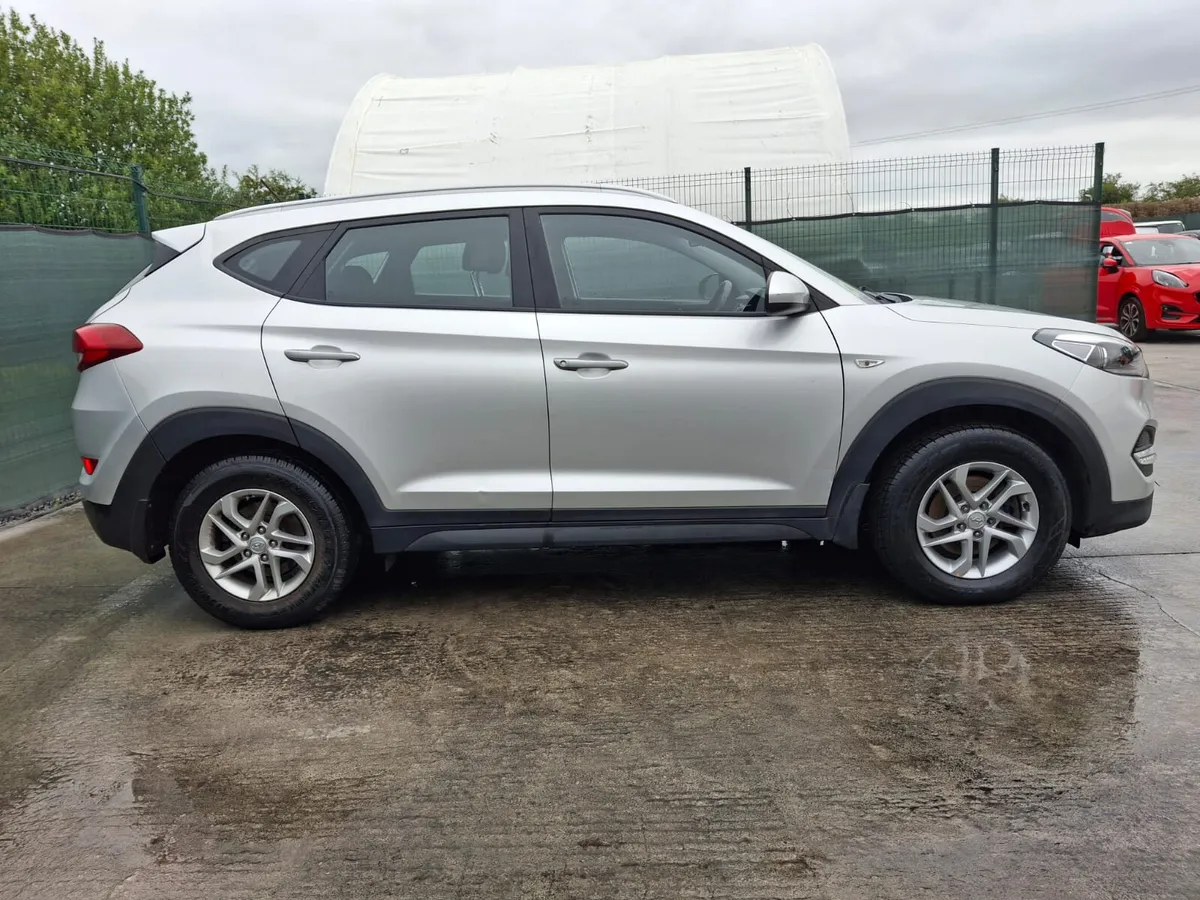 171 Hyundai Tucson 1.7L Diesel Drive Home - Image 4