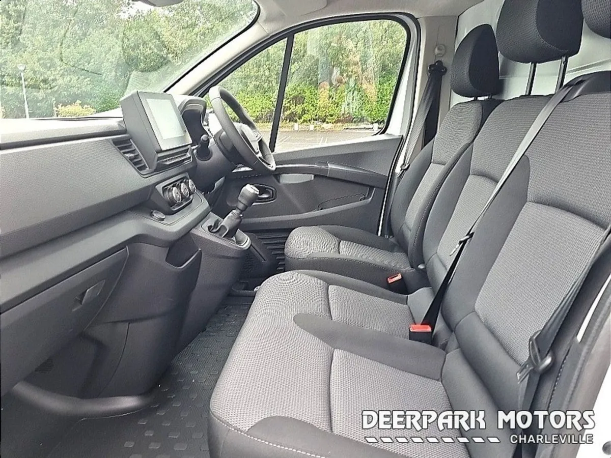 Renault Trafic LWB 150 BHP - Image 3