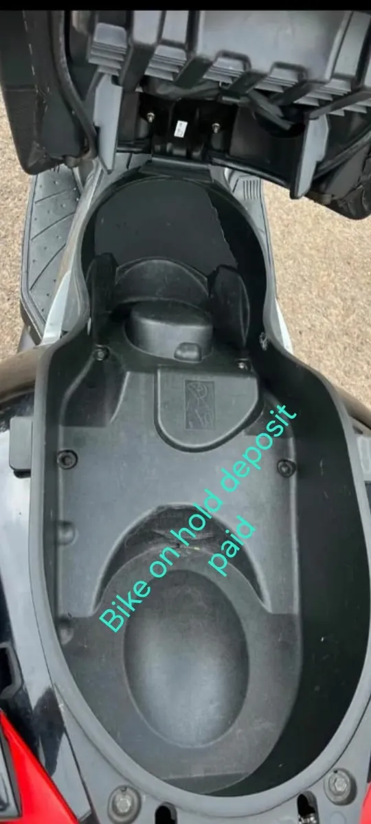 On hold for Tom Yamaha xmax 250