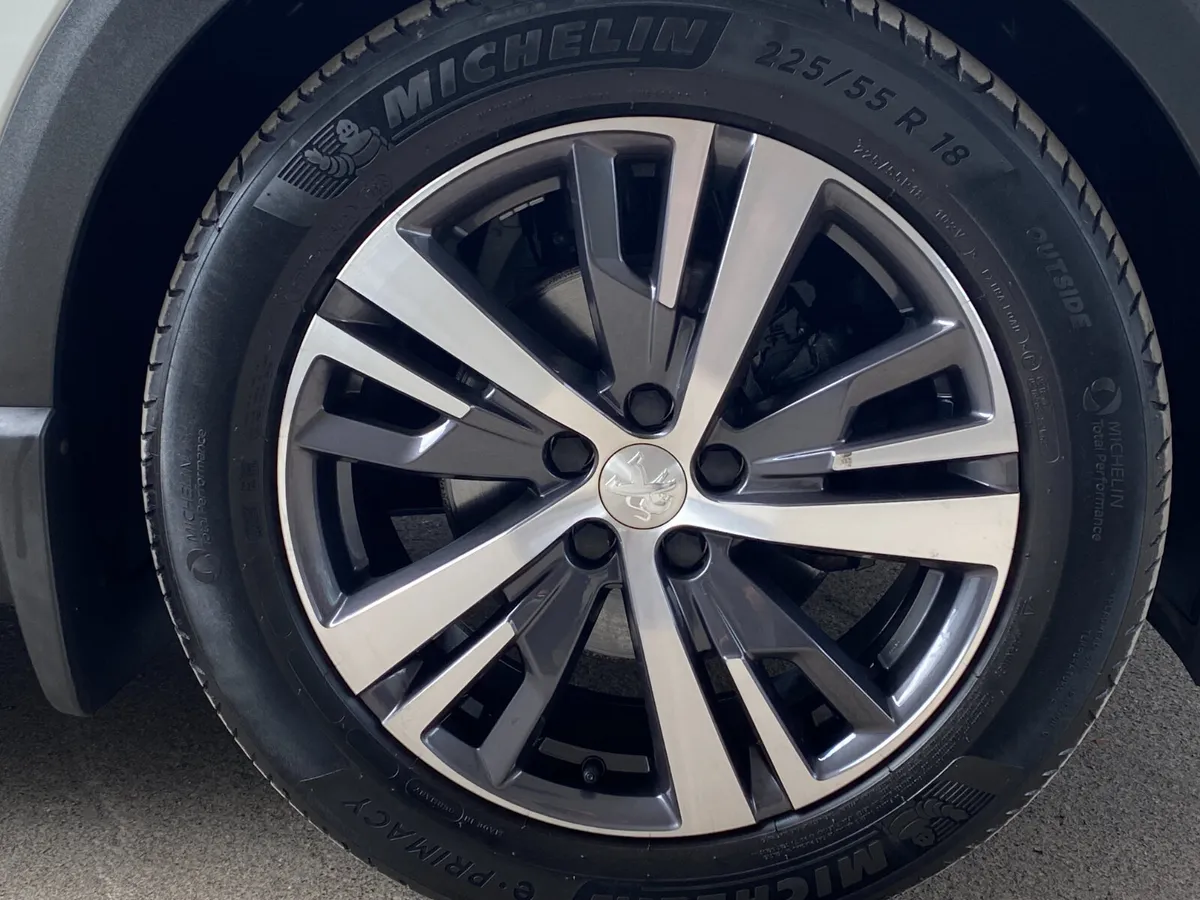 Peugeot 3008 1.5 BlueHDi 130bhp Allure Auto - Image 3
