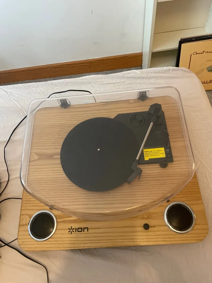 ION vinyl turntable - Image 1