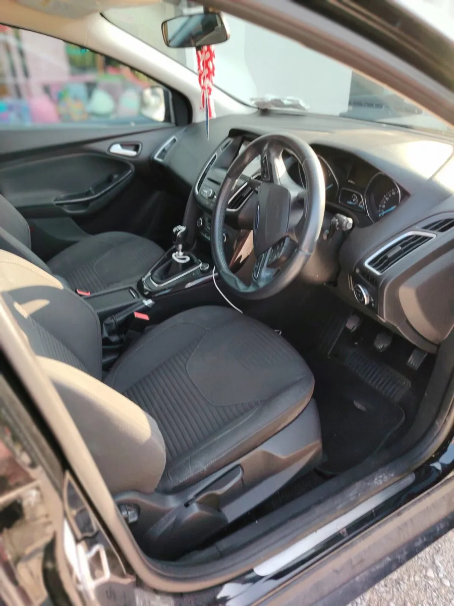 2017 Ford Focus Titanium - Image 4
