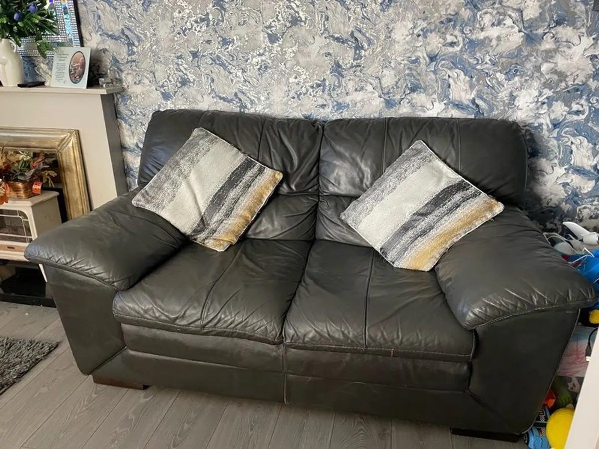 free dark brown leather 3 / 2 to take away - Image 2