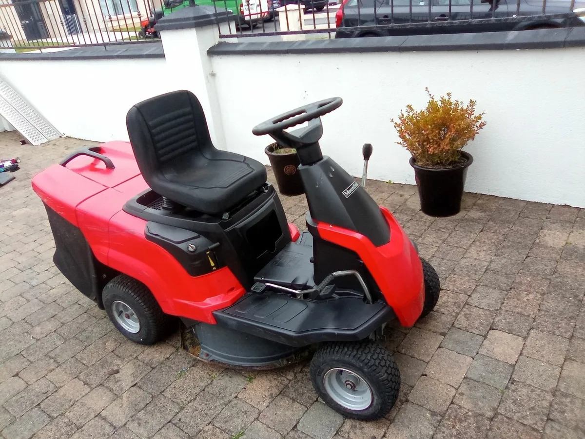 Ride on lawnmower - Image 1