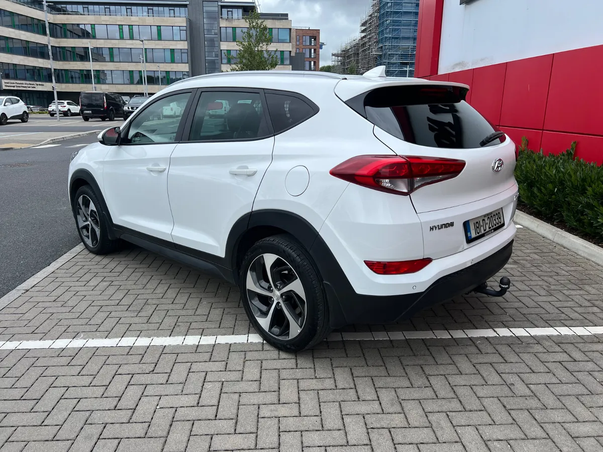 Hyundai Tucson 2018 Automatic - Image 3