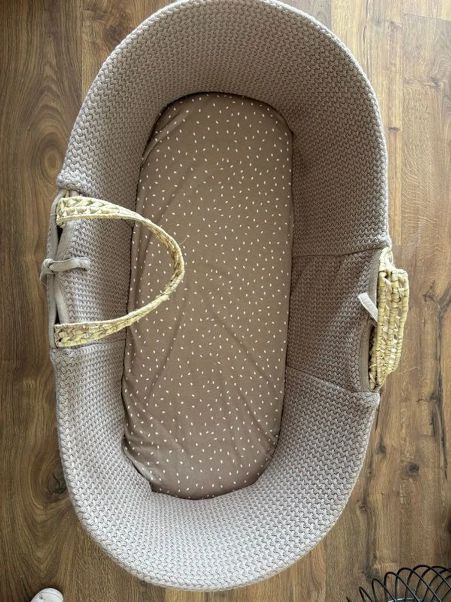 Baby Bassinet & Stand - Image 2