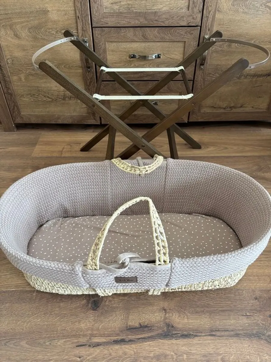 Baby Bassinet & Stand - Image 3